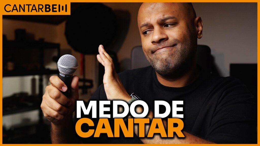 Medo de Cantar em Público: 3 Causas e Como Resolver Cada Uma